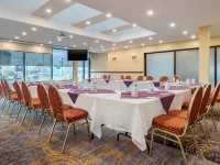 Quality Hotel Dorval Aeroport Hotels near Lachine
