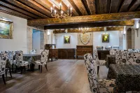 Three Crowns Residents - sarapan