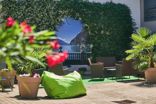 Bella Villa Apartments - Beach