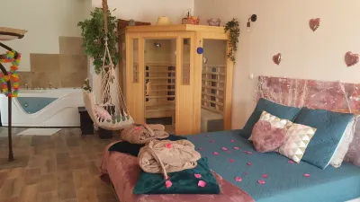 Le Mas Romantique Hotels in Alleins