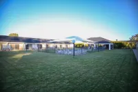 Roma Explorers Inn Các khách sạn gần Roma Cattle Saleyards