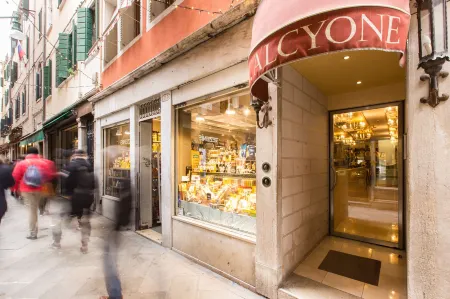 Hotel Alcyone Отели рядом с достопримечательностью «Виа Гарибальди»