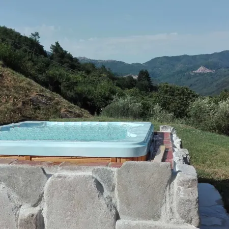 Beautiful Cottage in Pescia with Hot Tub