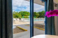 Rock Reef Resort - Scenic
