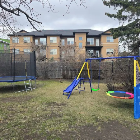Stay & Play - Central Family Friendly Отели рядом с достопримечательностью «Канадский олимпийский парк»