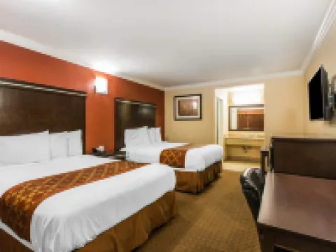 Rodeway Inn & Suites Corona Hotels in Corona