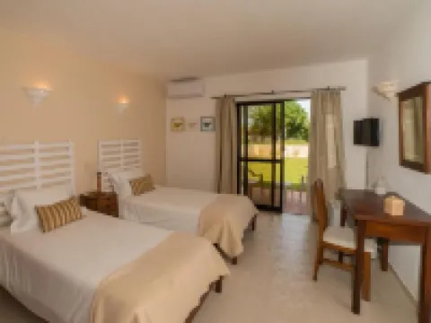 Casa Rosa Montes Hotels in Luz