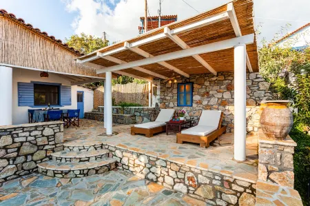 The Blue House Seaside Retreat - Fully Equipped Отели рядом с достопримечательностью «Rimon Reza»