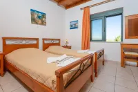 Spiros Beach Villa Large Private Pool Walk to Beach Sea Views A C Wifi Car Not Required - 971 Hotels in Sfakia