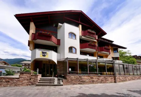 Residence Bacher Отели в г. Миттероланг