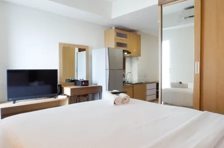 Serene Exclusive Modern Studio Apartment at Grand Sungkono Lagoon Отели рядом с достопримечательностью «Loop»