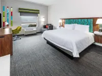 Hampton Inn & Suites by Hilton Dallas I-30 Cockrell Hill Hotels near Kessler Theater