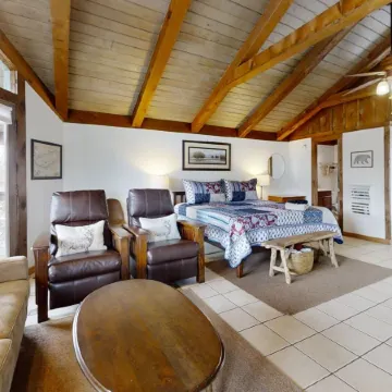 Riverview 1 Bedroom Cabin by RedAwning