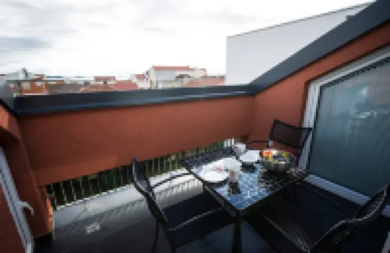 No5 Sea View Attic Studio