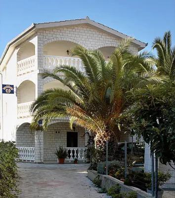 Apartment 3a, First Floor Hotels in 