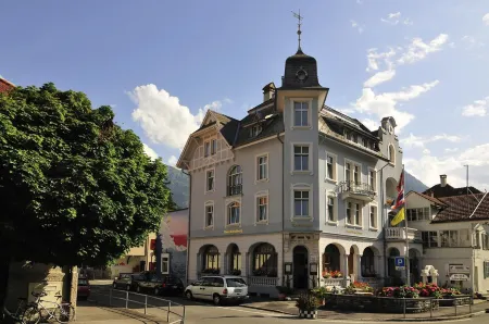 Hotel Lötschberg Отели в г. Гштейгвилер
