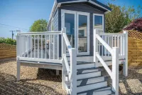 The Studio - 1 Bedroom Cabin - Amroth Hotels in Amroth