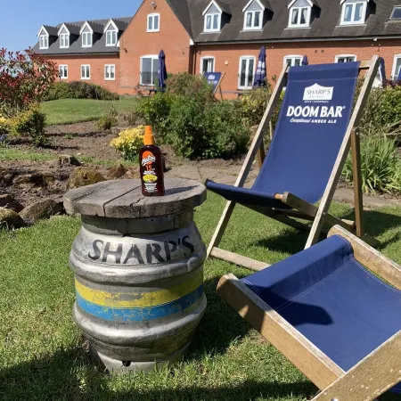 Strawberry Bank Hotel, NEC