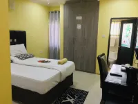 Golden Hills Lodge - Parkplatz
