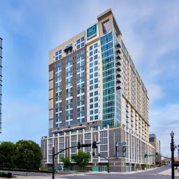 SpringHill Suites Nashville Downtown/Convention Center Отели рядом с достопримечательностью «Музей Пэтси Клайн»