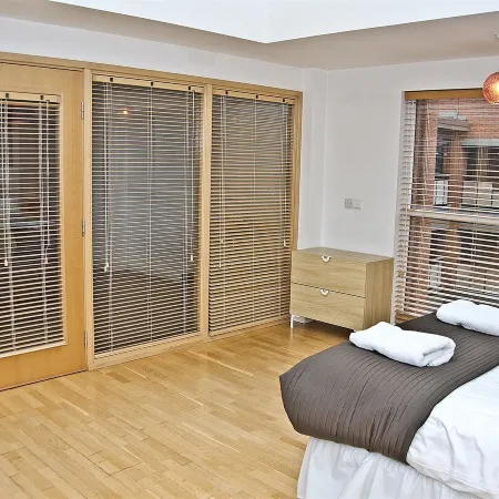 Base Serviced Apartments - Duke Street Отели рядом с достопримечательностью «Тоннели Вильямсона»