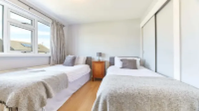 โฮสต์สเตย์ ชอร์ตี้ส