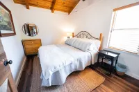 “The Sugarloaf Mountain Cabin” A Charming Lakefront Escape!!