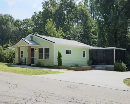 Beautiful Home At Downtown Apex Hotels in Apex