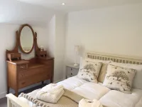 Cotswolds heaven,  feed the alpacas and relax in luxury cottage with hot tub