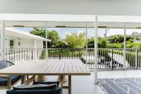 Beachside 2BR/2BA - Pool, Balcony, Parking - Steps to the beach