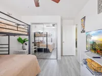 High Desert Cozy Nest!Big & Cozy Desert Getaway/4BR•3BA•Hot Tub&Fire Pit Marshalls附近的飯店