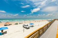 Pool, Hot Tub and Expansive Balcony - Stunning Coastal Oasis