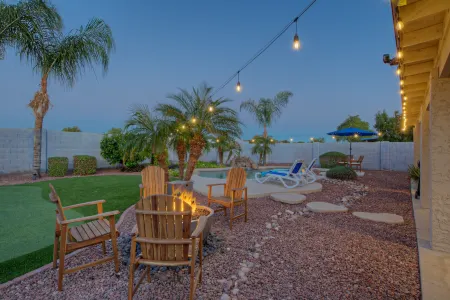 Amazing Oasis with Pool and Putting Green - Charming Mountain Retreat Отели рядом с достопримечательностью «Суперстишен Гейтуэй Запад»