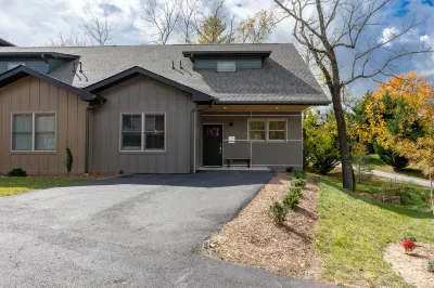 Hot Tub and Chef-Friendly Kitchen in Asheville - Charming Oasis