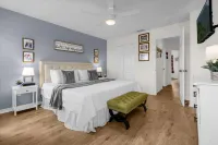 Gated Community with Clubhouse and Pool - Gorgeous Retreat Hotels in Poinciana