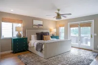 Private Dock and Scenic River Views - Luxurious Designer Getaway