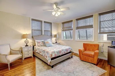 Beach Access and Heated Community Pool - Charming Efficiency