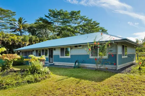 Spacious Kitchen and Screened-in Lanai - Inviting Island Retreat