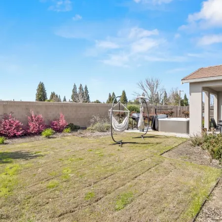Brand New, Hot Tub, King Suite, BBQ, Fire Pit!