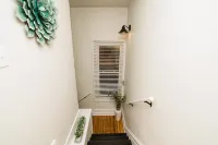 Chic Retreat - Spacious Loft with Modern Charm