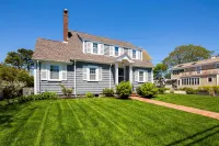 Lovely cape escape with alfresco social space - walk to Colonial Acres Beach Hotels near Yarmouth Dog Park