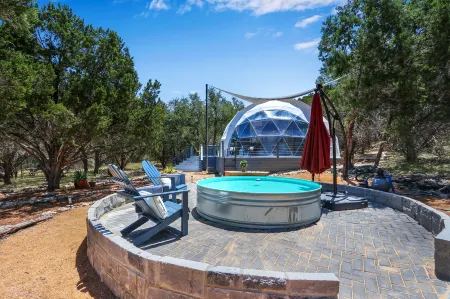 Tranquil Oasis with Cowboy Pool and Yoga Studio - Enchanting Retreat Отели рядом с достопримечательностью «Cranes Mill Marina»