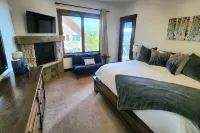 Slopeside WiFi Chalet - Ski-in Ski-out, Luxe Retreat Hotels in der Nähe von Summit Community Gardens