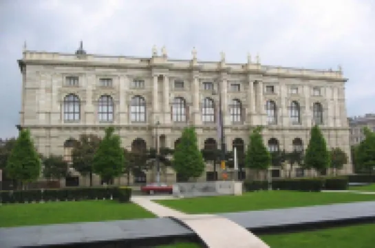 Hotel Admiral Hotel berhampiran Capuchin Church (Kapuzinerkirche)