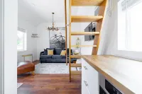 Loft Space and Shared Backyard Oasis - Charming Cozy Retreat Hotel a Camas