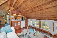 Wine Cellar, Mini Kitchen and Fire Pit Enjoyment - Charming Rustic Loft Hotels in Stonewall