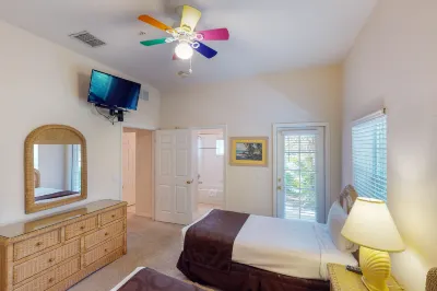 1st floor condo w/ basketball court, near theme parks, restaurant, pools