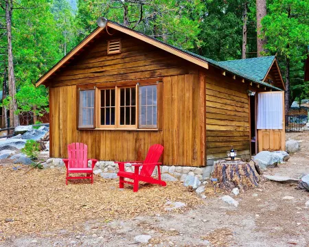 Charming Cabin with Scenic Surroundings - Cozy Mountain Retreat