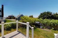 Dream beach home on Lewis Bay with ocean views & amazing outdoor areas Hotels in West Yarmouth