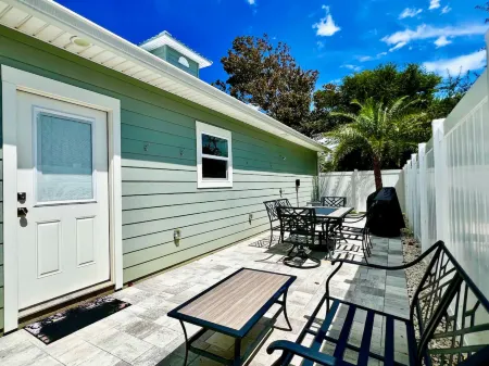 Charming Beach Oasis with Modern Amenities - Delightful Gulf Coast Retreat